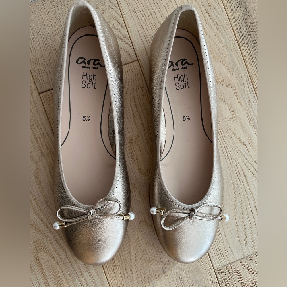 ARA High Soft Scout Flat Ballet Shoe Platinum Metallic Leather Faux Pearl on Bow